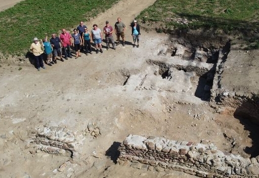 Grabungstouristen buddeln in ARGENTUM