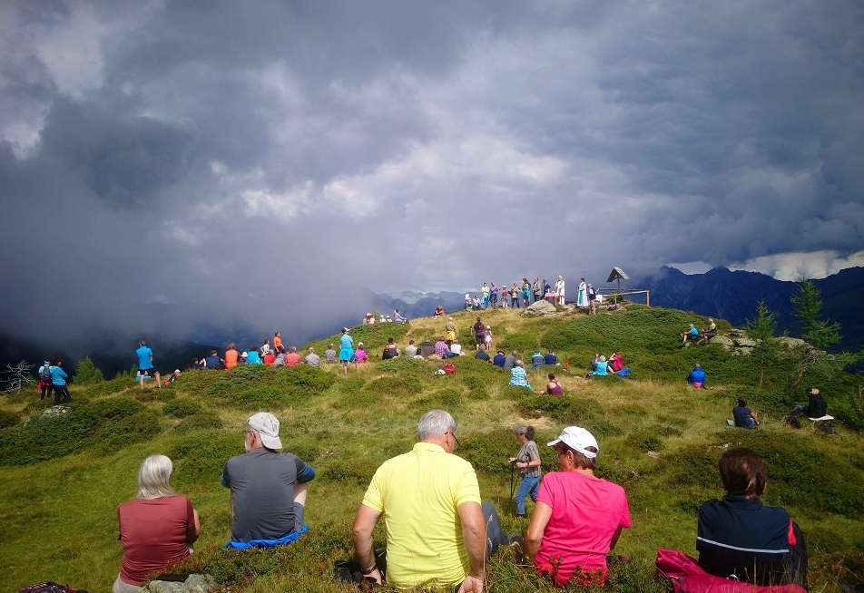 Bergmesse am Fu&szlig;e des Mittagskofels