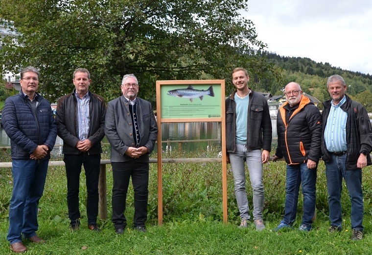 &Uuml;bergabe Fischertafeln und DAIWA Angeln in Seeboden