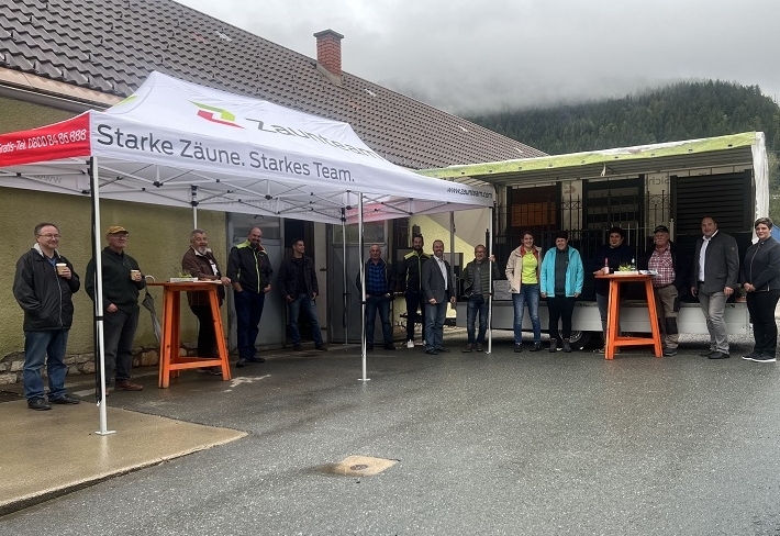 Virtuelle und reale Zaunausstellung