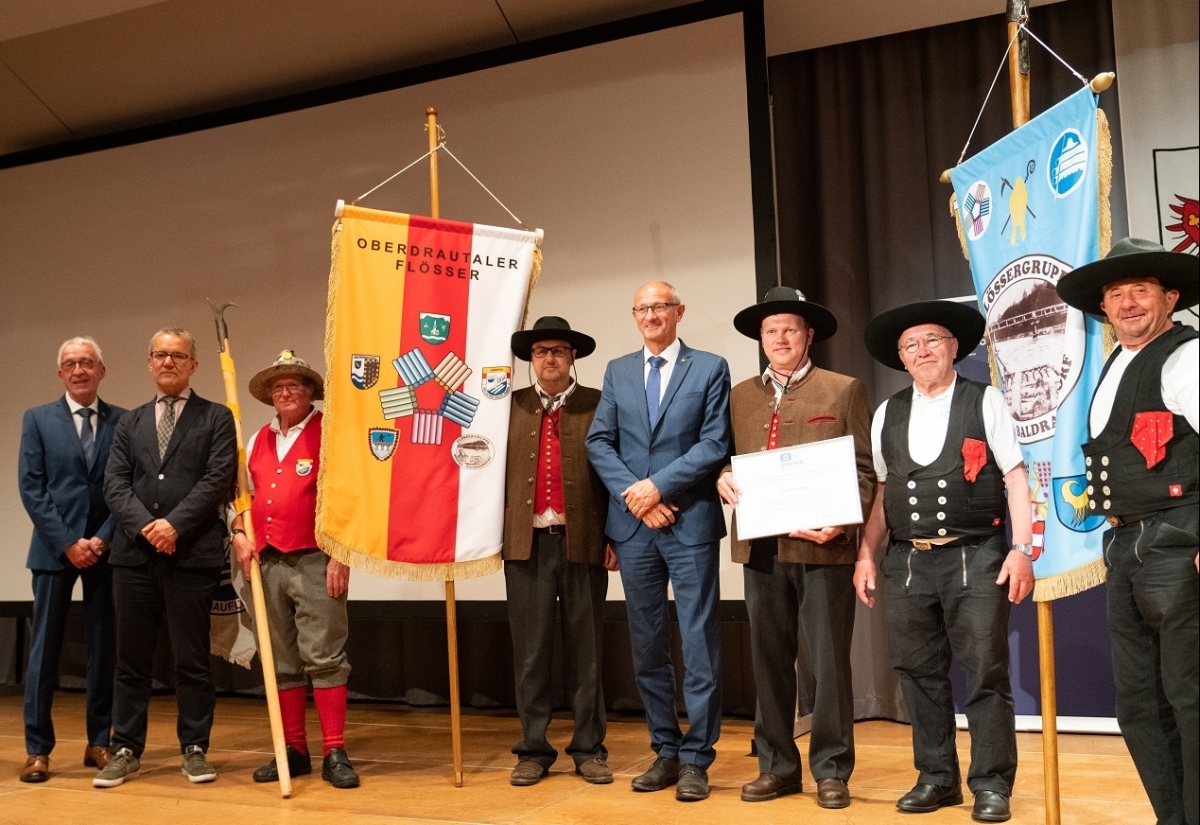 Fl&ouml;&szlig;er fahren wieder auf der Drau