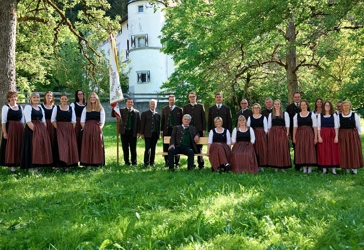 S&auml;ngerrunde W&uuml;rmlach: Alter Chor mit jungen S&auml;ngern