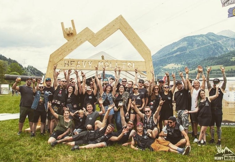Das Heavy M&ouml;lltol Rock-Festival beginnt