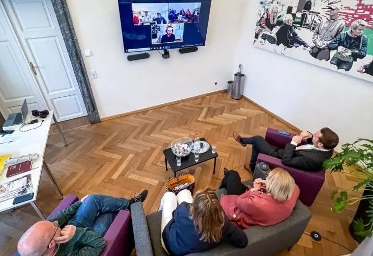 Online: Demokratie-Bildung für Osttiroler Schulen