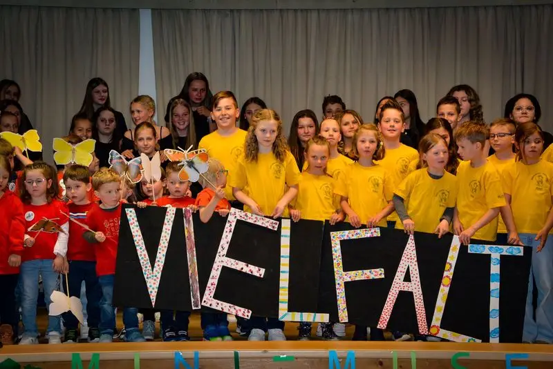 Im Tauernsaal wurde die Eröffnung des „Mini Museums“ groß gefeiert. Foto: Erich Glantschnig