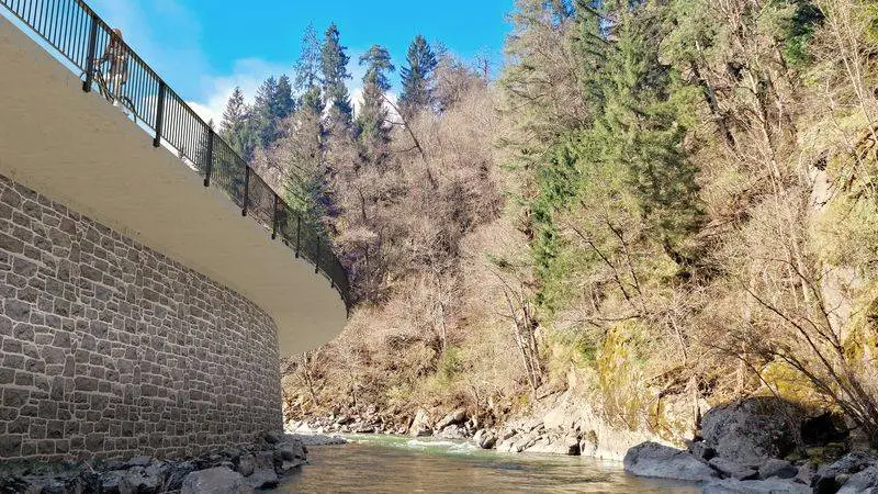Mitte 2028 soll es per Rad durch die Lieserschlucht gehen. Visualisierung: Land Kärnten