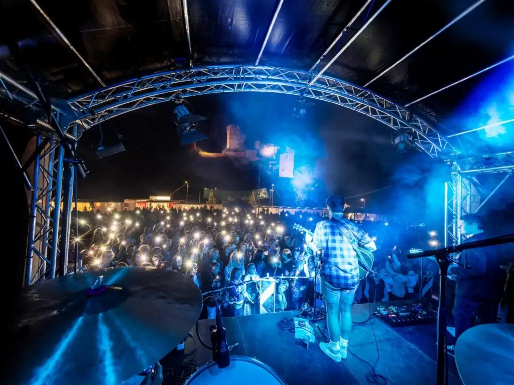 Großkonzert: Chris Steger lockte Hunderte nach Heinfels