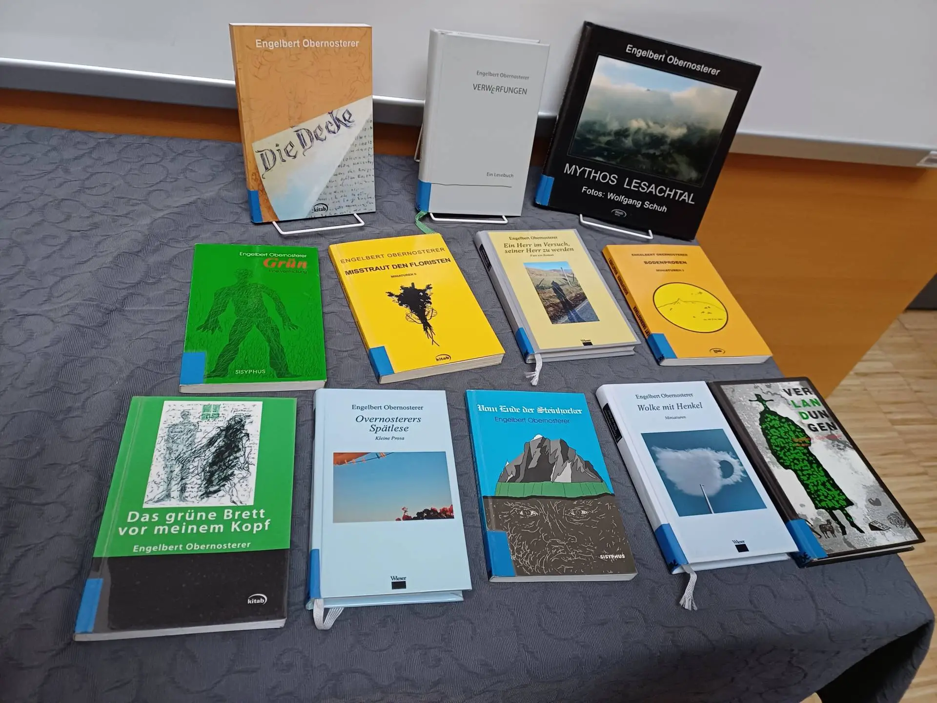 Einige von Engelbert Obernosterers Werken waren ausgestellt.