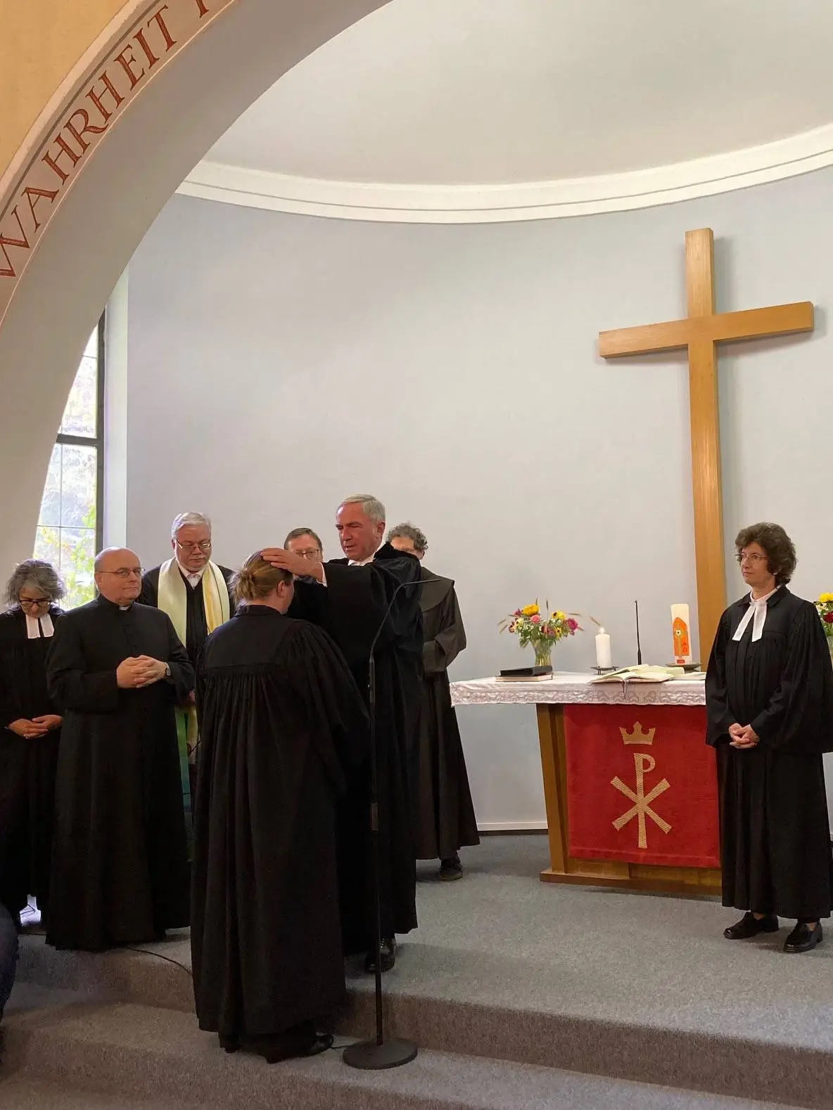 Amtseinführung mit Segenswünschen. Foto: Stangl