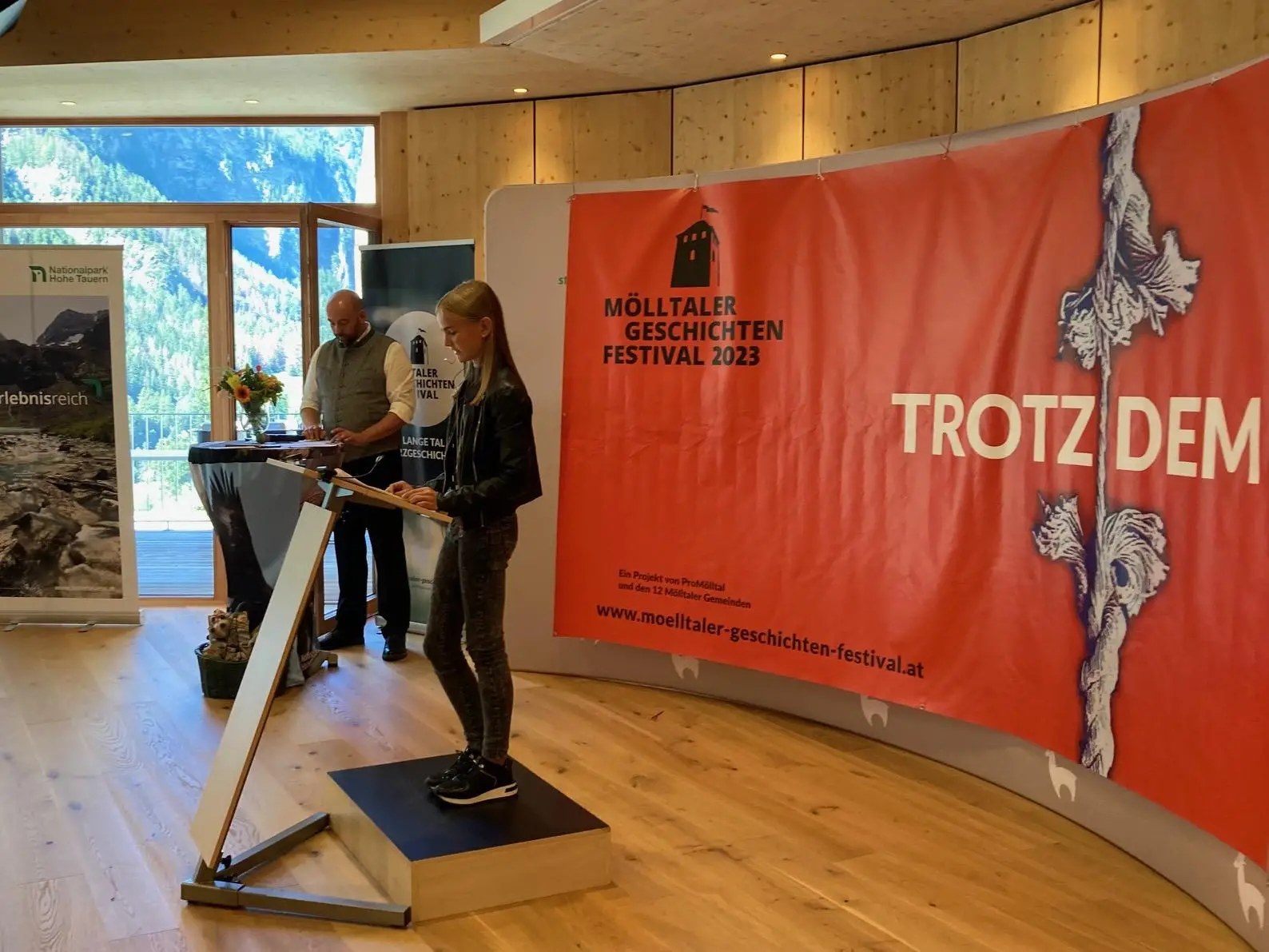 Michelle Penker aus Möllbrücke bei der Lesung im Albert-Wirth-Festsaal in Heiligenblut. Foto: Stangl