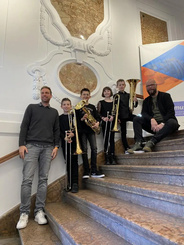 PO-TEN, •	v.l.: Lehrer Manuel Wibmer, Jakob Steiner, Niklas Schett, Doreen Berger, Raphael Lanser, Lehrer Rainer Annewandter. Foto LMS