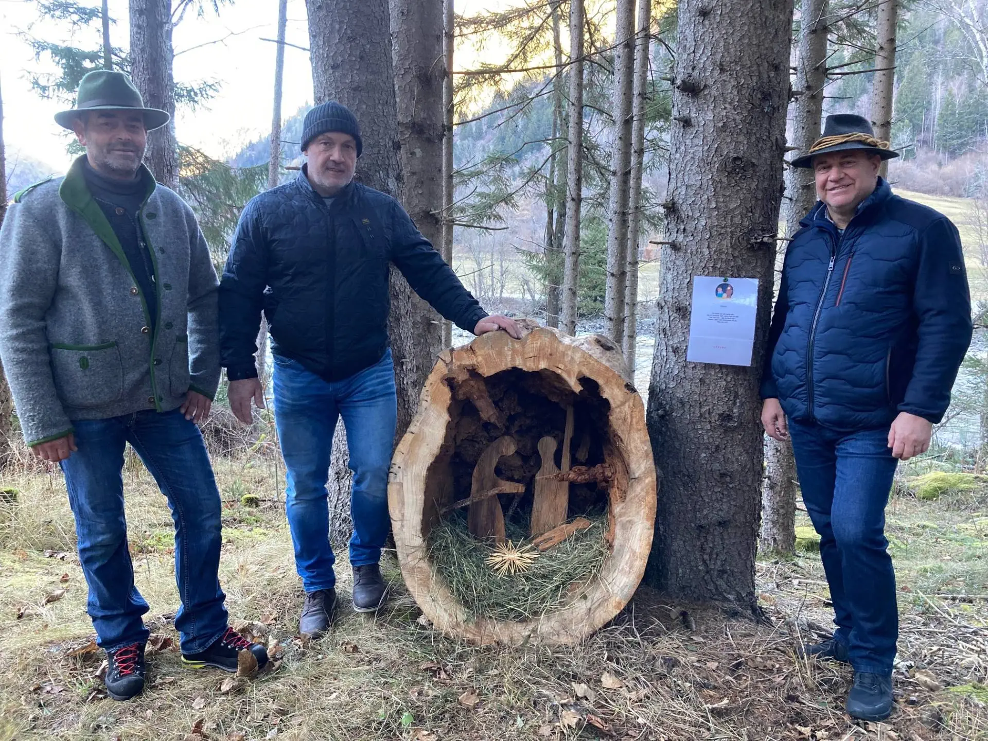 vl: Kulturausschuss-Obmann Karl Fuetsch, Bürgermeister Franz Gollner, Gemeindevorstand Alois Holzer. Foto: Stangl