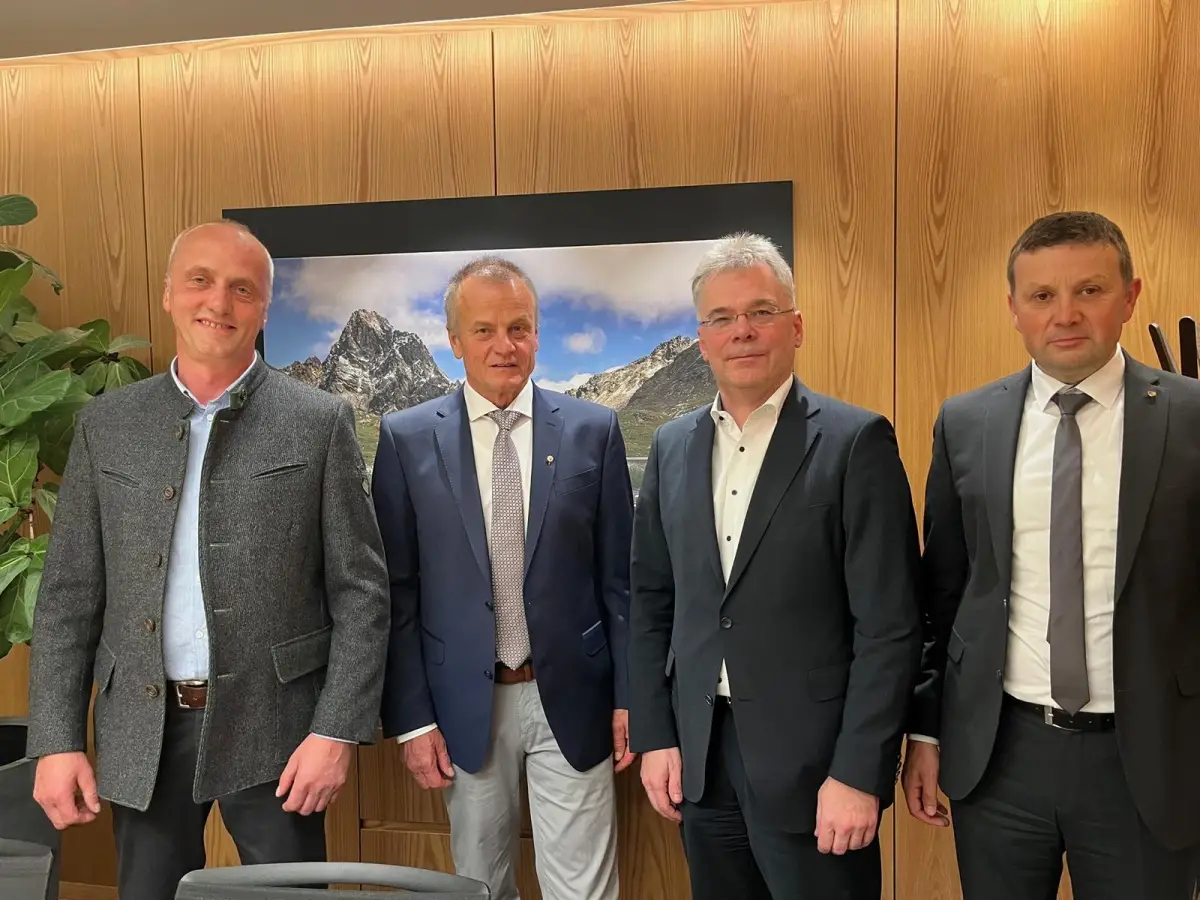 Hofübergabe im Aufsichtsrat der Matreier Raiffeisenbank