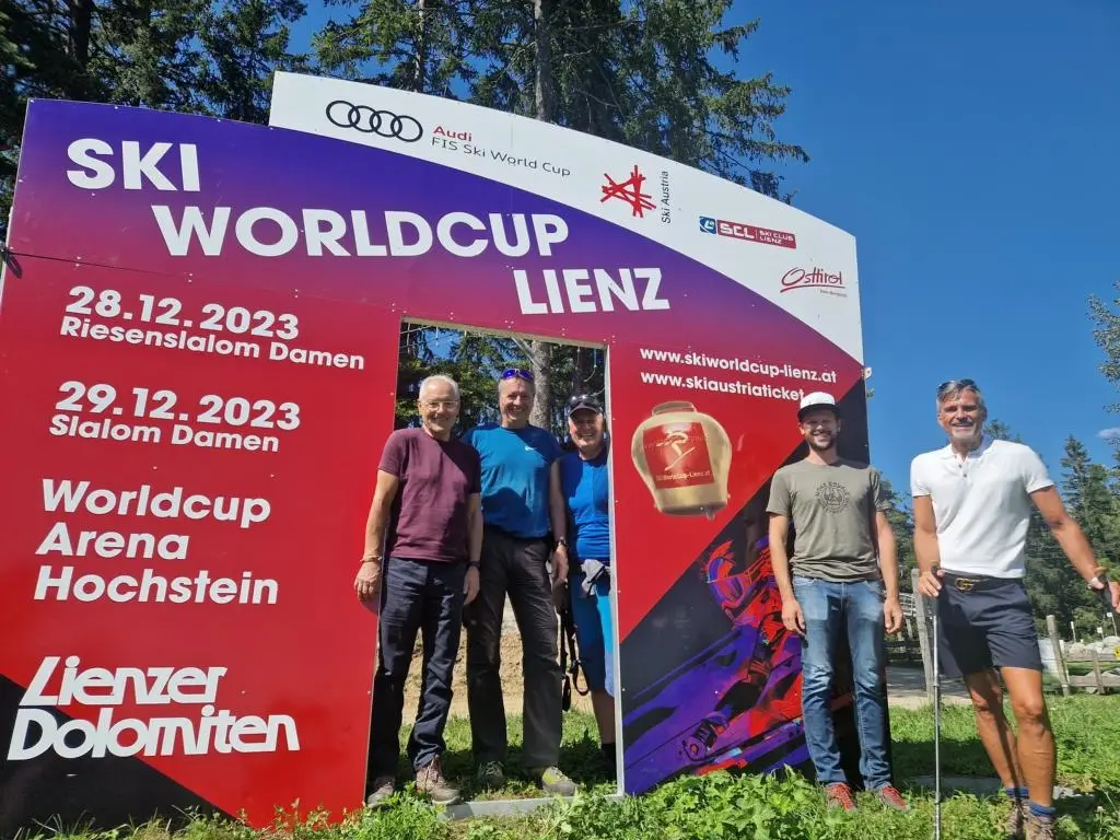 Vorbereitungen für Damen-Skirennen laufen