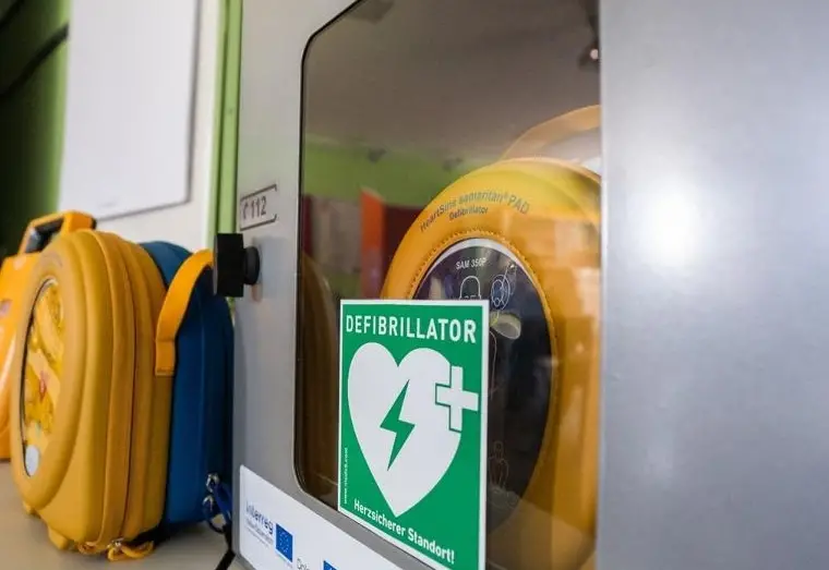 Zahlreiche neue „Defi“-Standorte in Osttirol 