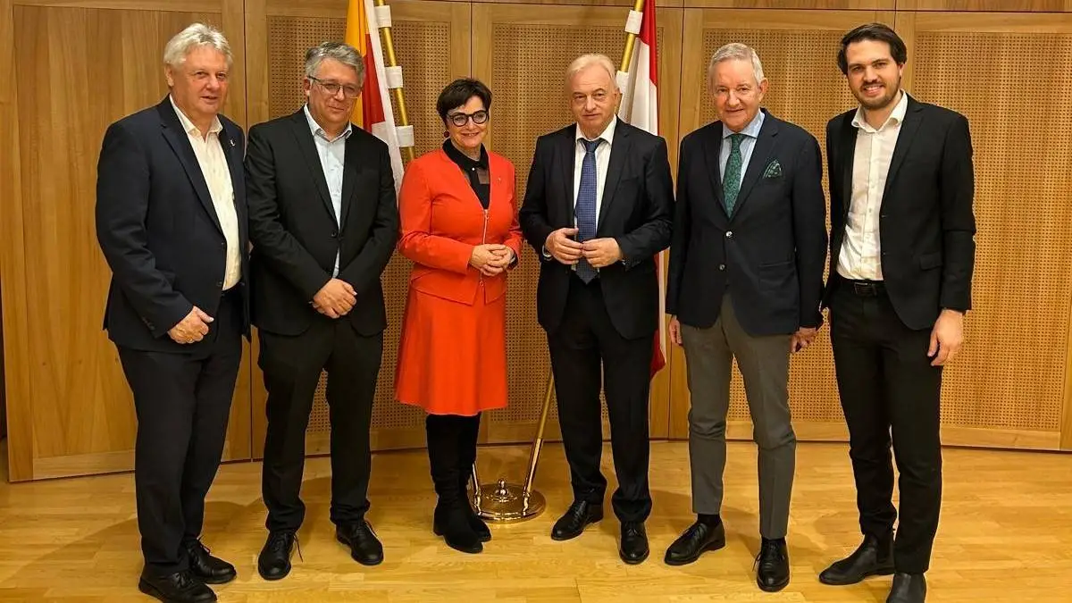 Bgm. Leopold Astner, Christian Essl, LR Beate Prettner, BH Heinz Pansi, Harald Repar und LA Luca Burgstaller.