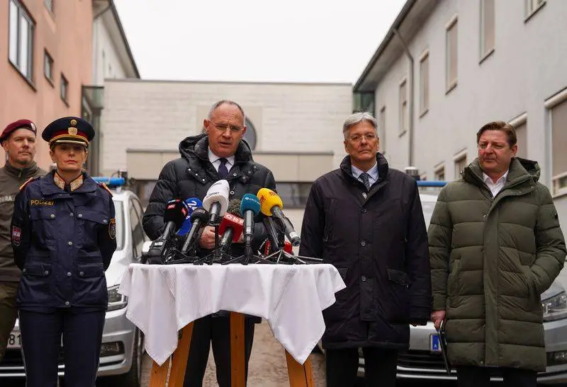 Kärnten trauert: Messerattentat in Villach. Landespolizeidirektorin Michaela Kohlweiß, BM Gerhard Karner, LH Peter Kaiser, Bgm. Günther Albel.