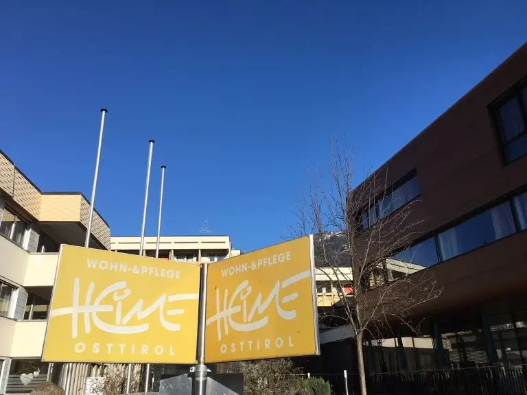 Wieder mehr Besuche für HeimbewohnerInnen möglich