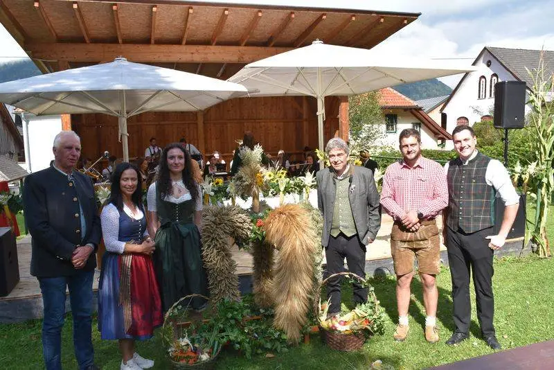 V. l. GR Alfred Brunner, Landesbäuerin Astrid Brunner, Lena Haßlacher, Vize-Bgm. Hermann Schluder Landjugend-Obmann Markus Schluder und ...