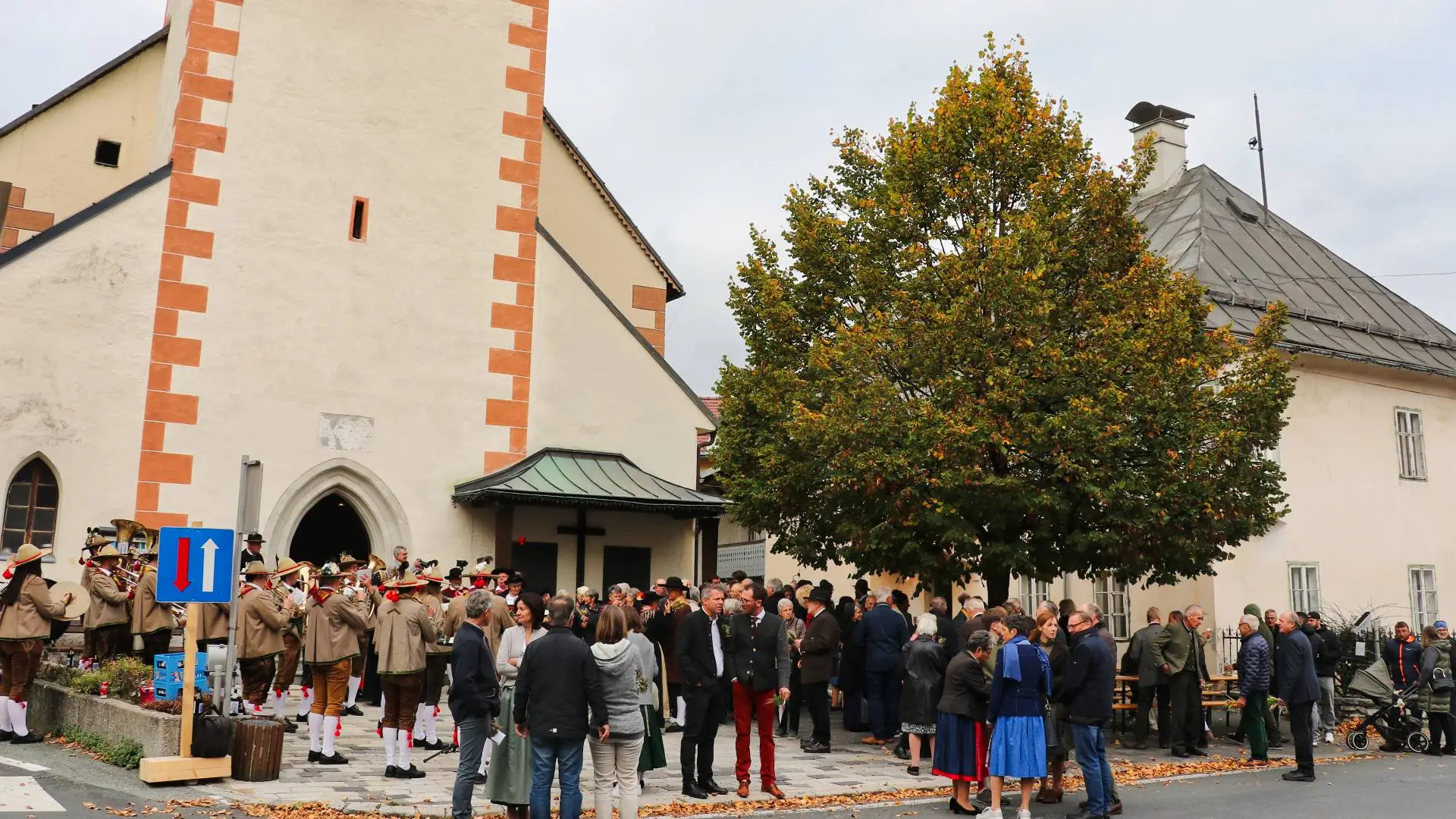 Die Markuskirche in Mauthen wird urkundlich erstmals 1466 genannt. Seit 1525 ist Mauthen eine eigenständige Pfarre.