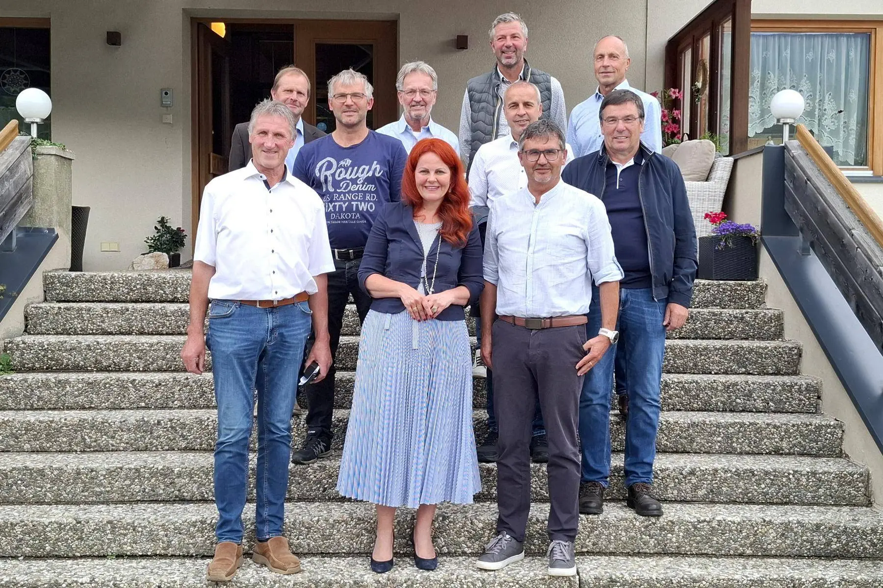 Landesrätin Hagele mit den Bürgermeistern im PV Osttiroler Oberland. Foto: Land Tirol
