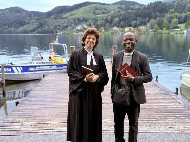 Pfarrer Prov. Maximilian Tasieobi Chilaka und Pfarrerin Seniorin Dagmar Wagner-Rauca.