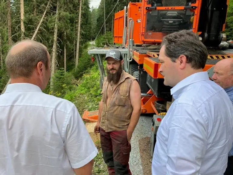 BM Totschnig sagt weitere Mittel aus Waldfonds für Tirol zu