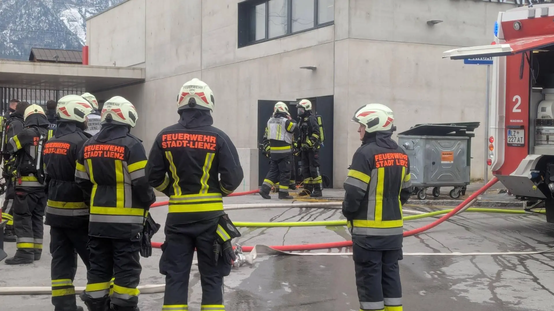 Feuerwehreinsatz am Lienzer Bahnhof Foto: Knorr