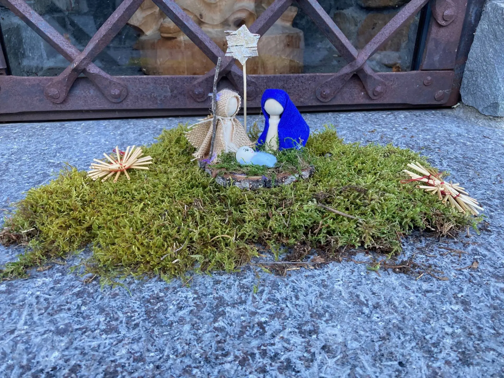 Foto: Stangl. Die Vielfalt reicht von winzigen Krippen, die auf einer Handfläche Platz haben...