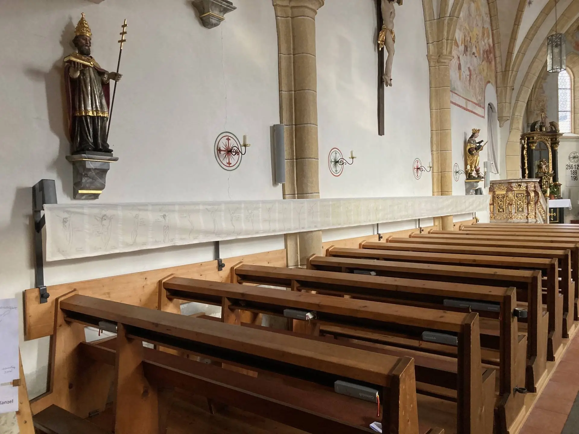 Das Fastentuch begleitet in St. Oswald bis zum Karfreitag. Foto: Stangl