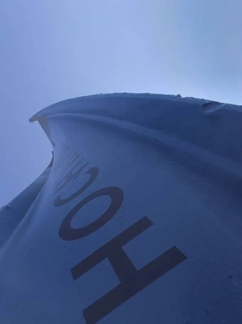 Die Blaue Markierung zeigt den Höchststand des Hochwassers 2018.