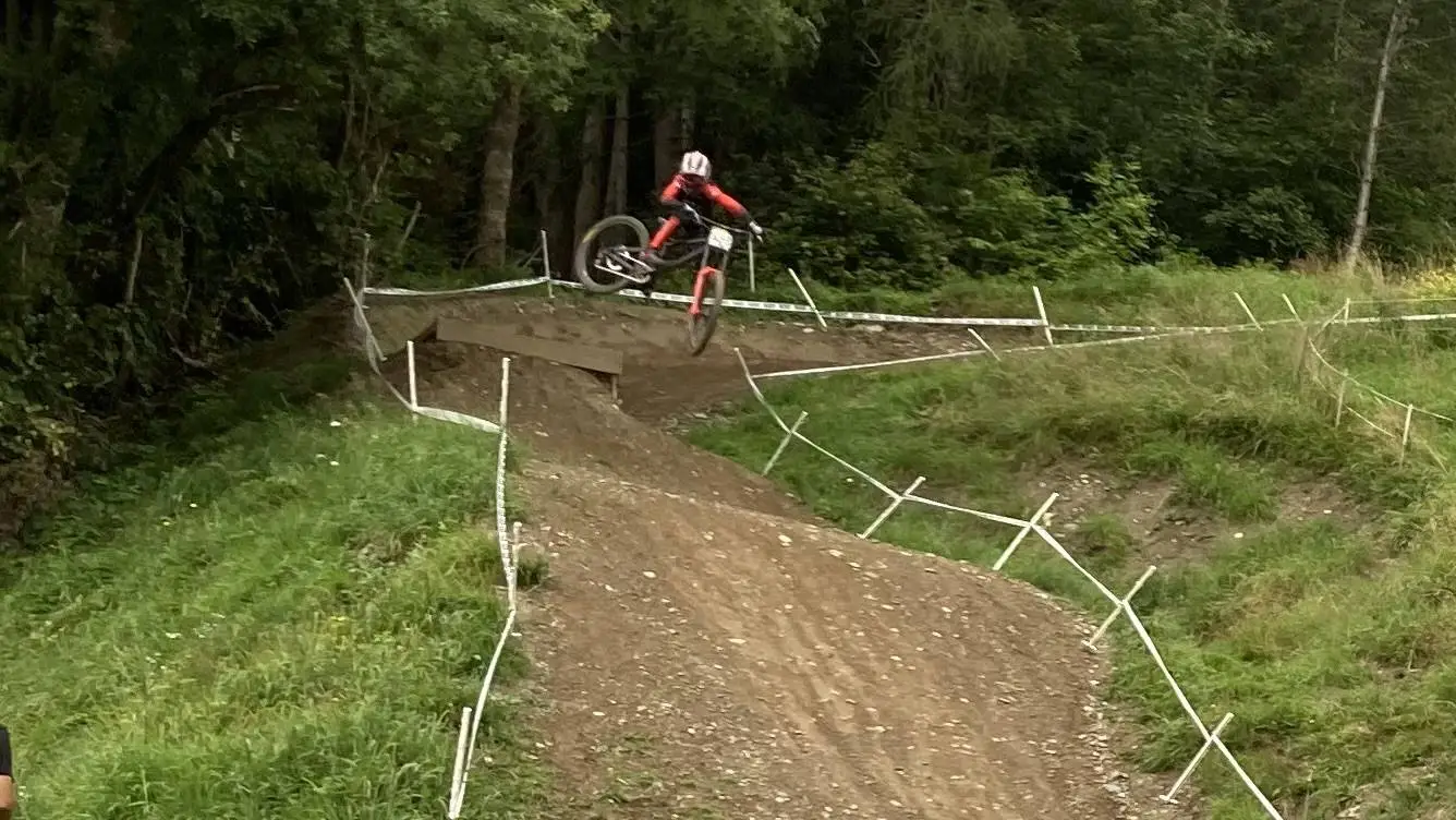 Der Zielsprung auf den letzten Metern. Foto: Stangl