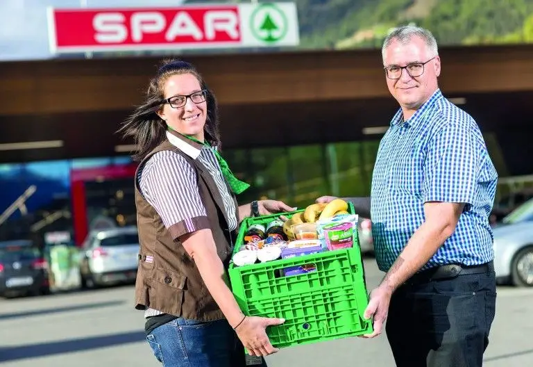 SPAR in Matrei spendet unverkäufliche Lebensmittel an „Kraut und Rüben“