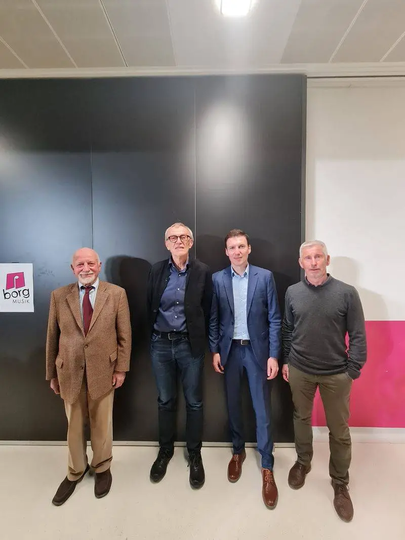 Ein besonderes Foto: Alle Direktoren des Borg Spittal auf ein Bild zu bekommen gelang im Rahmen von „Back to Borg“. HR Mag. Friedrich Smola (1984 – 1999), HR Mag. Herbert Jugovits (1999 – 2013), Dir. Mag. Erich Huber (seit 2023), HR Mag. Andreas Biedermann (2013 – 2023).