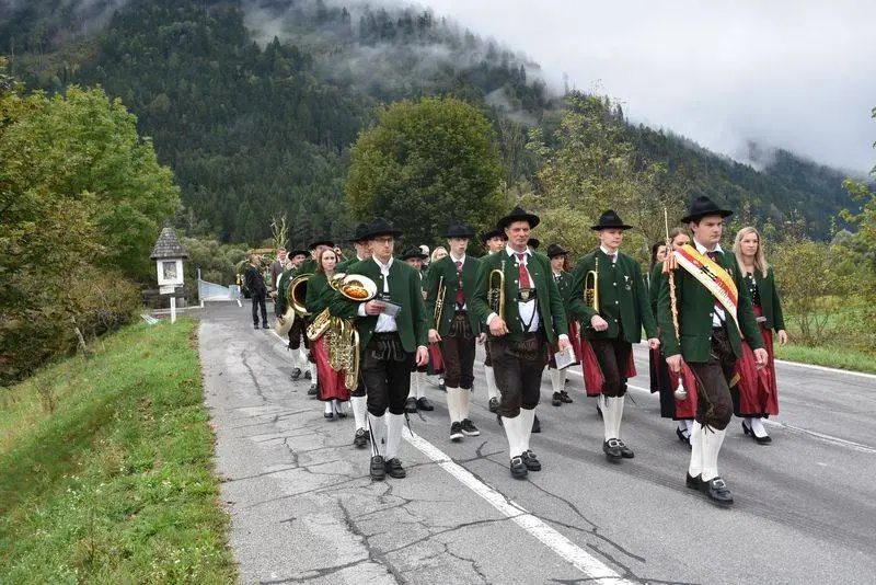 Die TK Lind marschierte voran.
