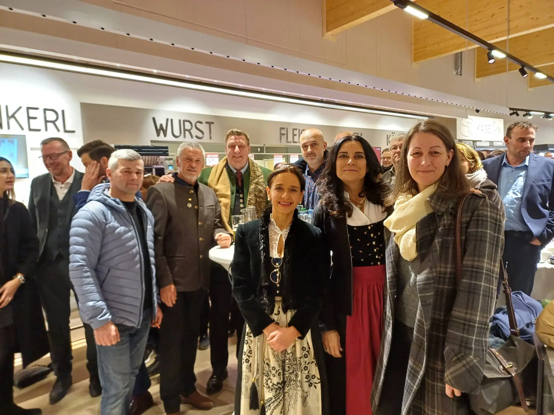 GR. Benno Wassermann, Vzbgm. Claus Faller, Alt-Bgm. Josef Jury, Hannelore Holzbauer-Kothmaier (Bürger- und Goldhaubenfrauen), Christoph Pfeifhofer, Mirjana Sragalj (für die Bürger- und Goldhaubenfrauen Gmünd), Verena Mößler (Bürger- und Goldhaubenfrauen)