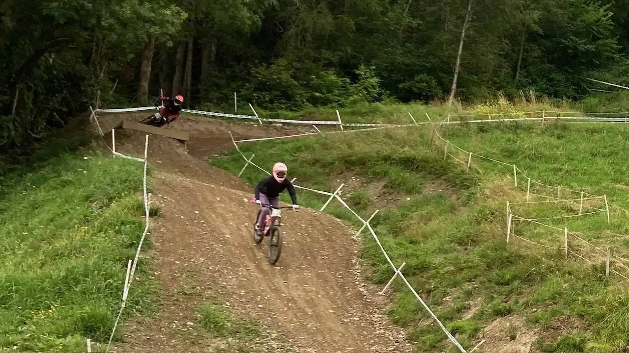 Am frühen Freitagnachmittag konnte noch im Trockenen trainiert werden. Foto: Stangl
