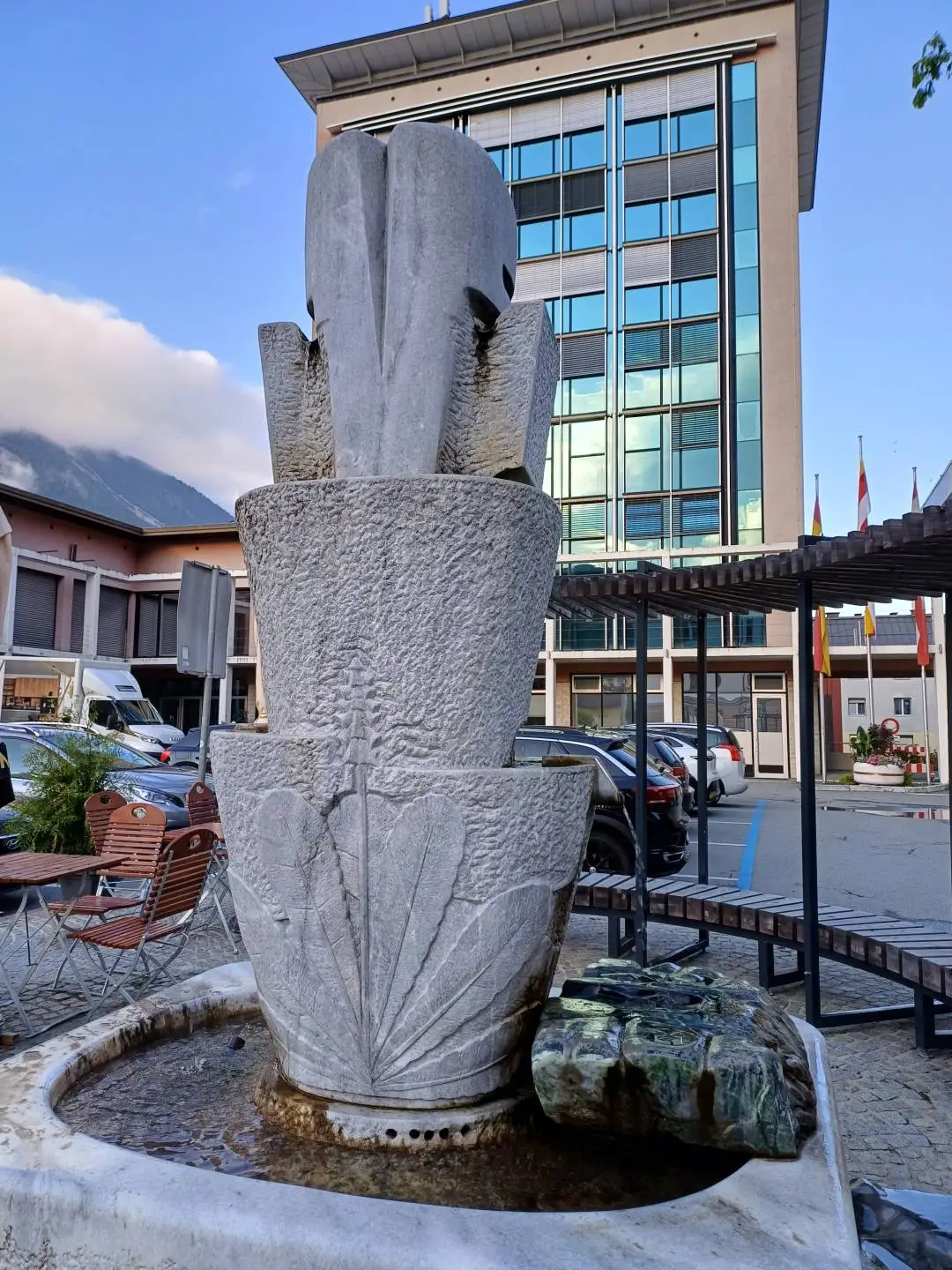 Der Wulfeniabrunnen vor dem Rathaus in Hermagor ist nur eine von Herbert Unterbergers vielen Beiträgen im öffentlichen Raum.