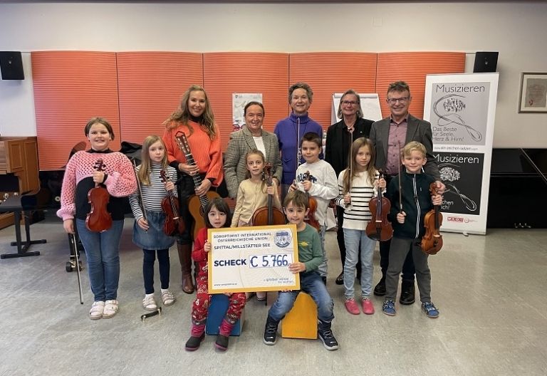 Als &bdquo;Weihnachtsgeschenk&ldquo; gab es Instrumente