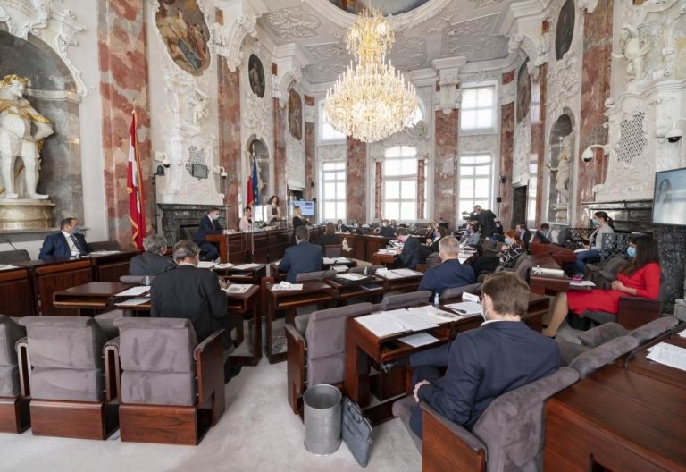 Halbierter Landtag hat Corona-Ma&szlig;nahmen beschlossen