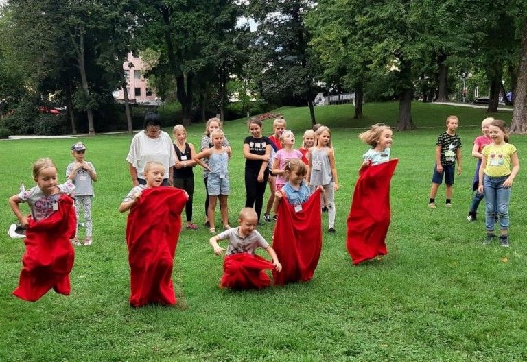 &bdquo;Muki&ldquo; streifte mit den Kindern durch die W&auml;lder