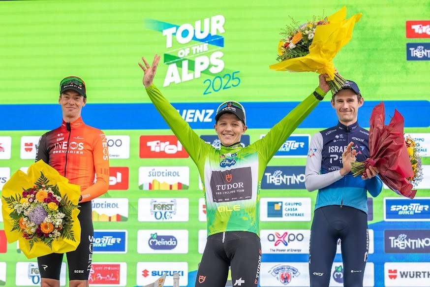 Gesamtsieger der Tour: Michael Storer (Mitte). Foto: Expa Groder