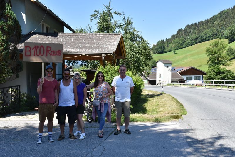 Familie Waltl wohnt seit &uuml;ber 60 Jahren an der B 100 in Greifenburg. Der Verkehr habe stark zugenommen, die L&auml;rmbel&auml;stigung sei mittlerweile unertr&auml;glich.