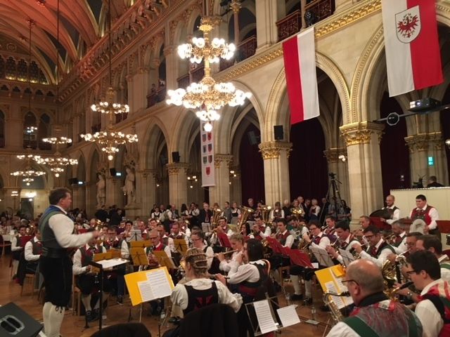 Wir bringen den Tirolerball nach Osttirol