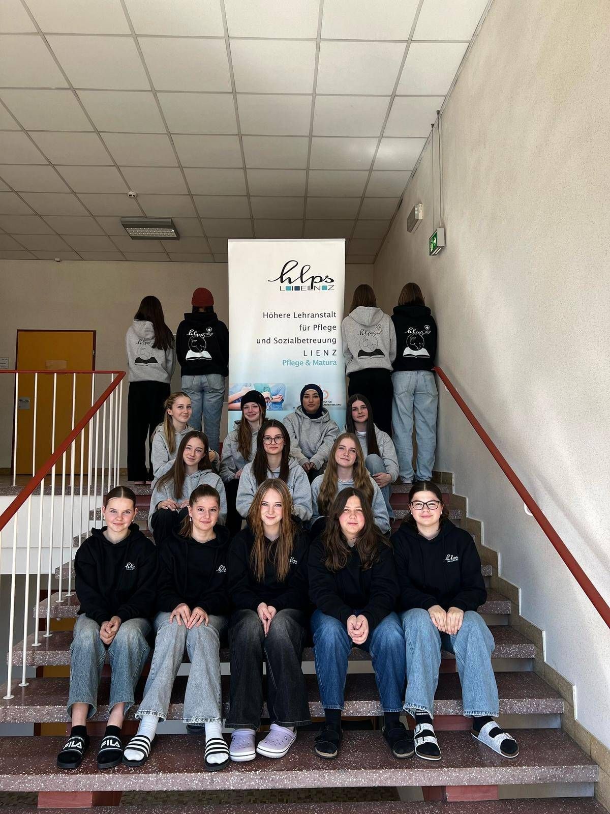 Der erste Jahrgang, der nun bereits das zweite Schuljahr abgeschlossen hat. Foto: HLPS Lienz