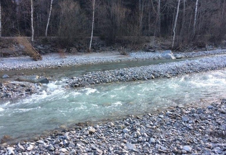 Hochwassergeschiebe wird aus Drau gebaggert