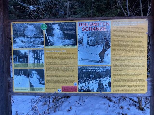 Die Infotafel am Waldlehrpfad Amlach. Foto: Stangl
