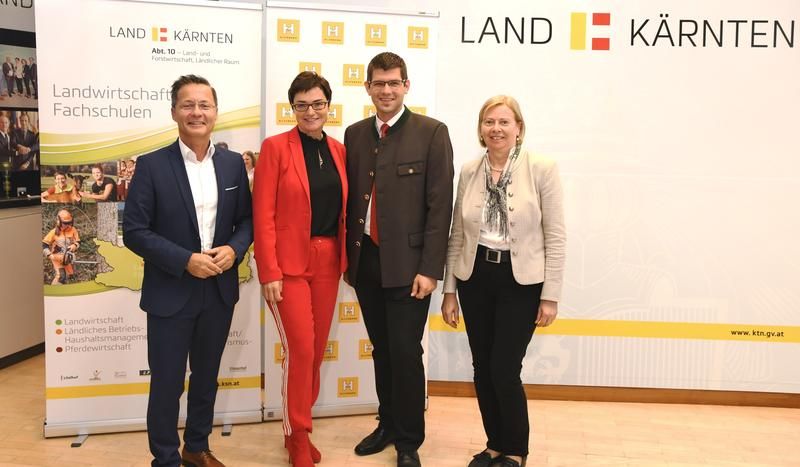 Horst Krainz (GF Hilfswerk), LHStv.in Beate Prettner, LR Martin Gruber, Maria Innerwinkler (LFS Fachinspektorin). Foto: LPD