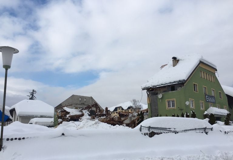 Versteigerungshalle wird nach Einsturz abgerissen