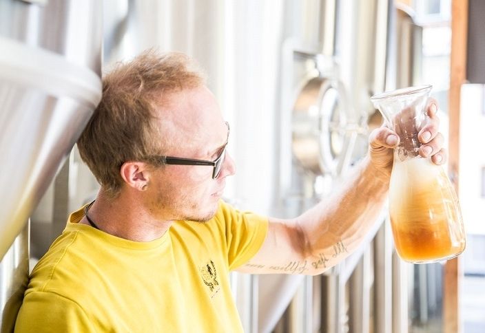 Regionalen Produzenten &uuml;ber die Schulter schauen